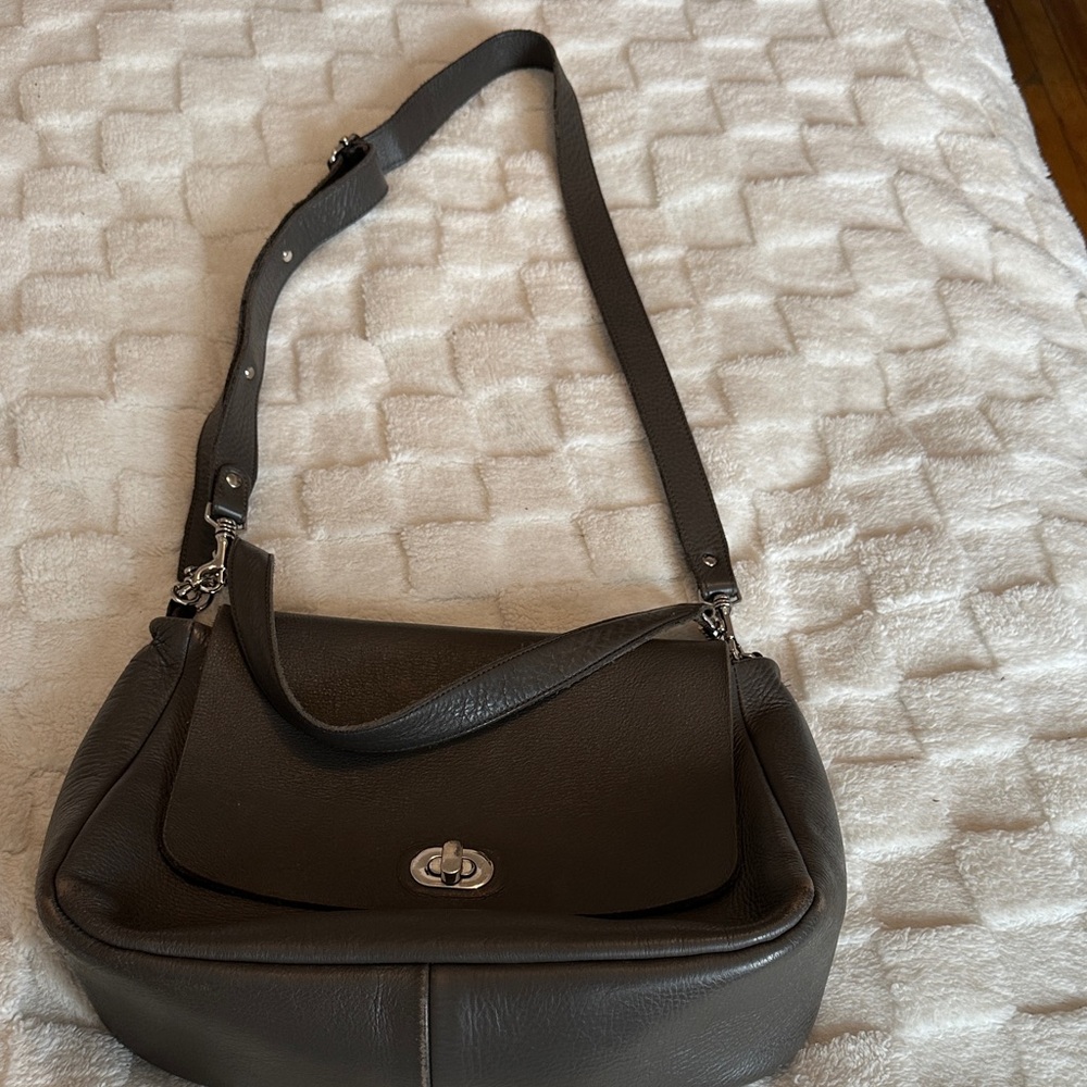 Sophisticated Gray Leather Bag